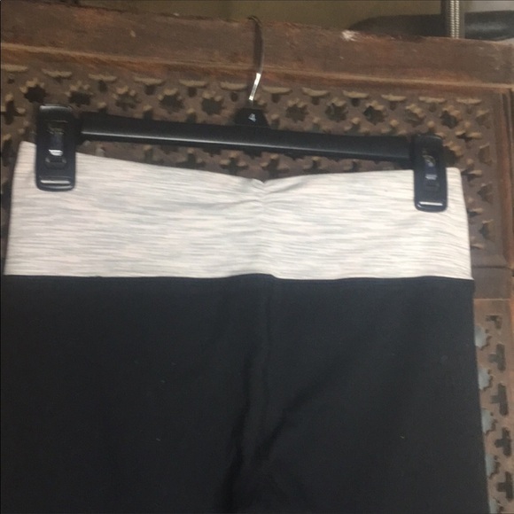 LULULEMON  under wonder crops - Picture 2 of 8